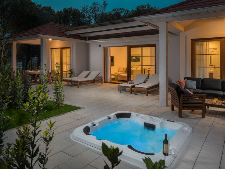 House Luxury Bay Villa with private hot tub