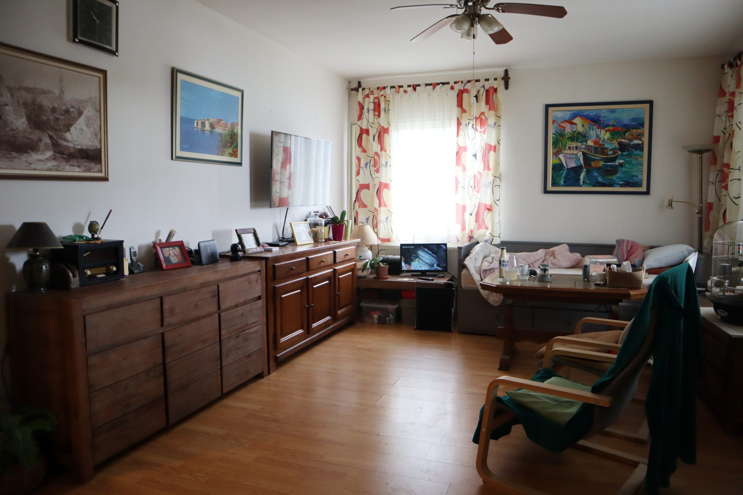 Predivna kuća s apartmanima, Okrug Donji